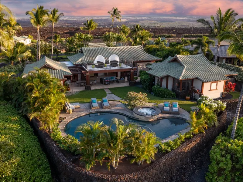 Breathtakingly Beautiful Hawaiian Villa with Private Pool and Resort Amenities from VILLAWAY